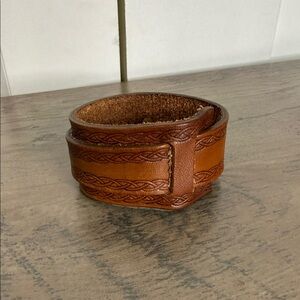 Brown Leather Bracelet - Highland Celtic knot pattern - Like New